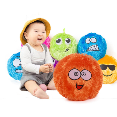 Zachte, harige, pluisige, springende speelgoedballen, handballen, vangballen, bestseller van het speelgoedbedrijf.