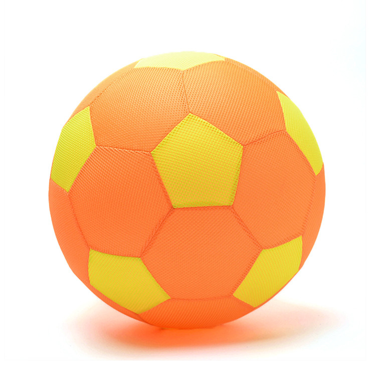 Kleurrijke zachte stof speelgoed bal voor kinderen Mesh stof voetbal OEM ODM